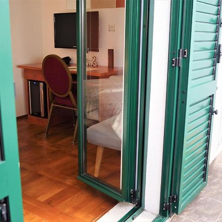 Kleine Hexe B&B Pension Pirovac Zewnętrze zdjęcie