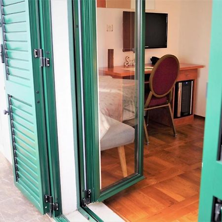 Kleine Hexe B&B Pension Pirovac Zewnętrze zdjęcie