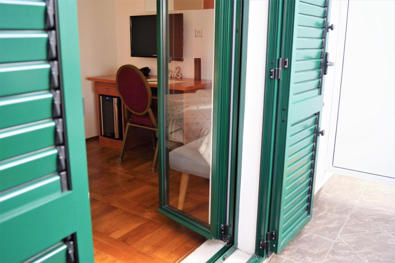 Kleine Hexe B&B Pension Pirovac Zewnętrze zdjęcie