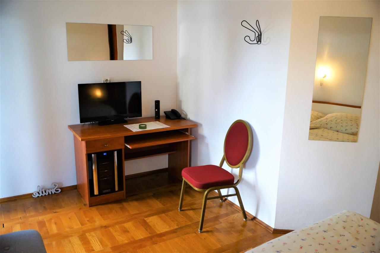 Kleine Hexe B&B Pension Pirovac Zewnętrze zdjęcie