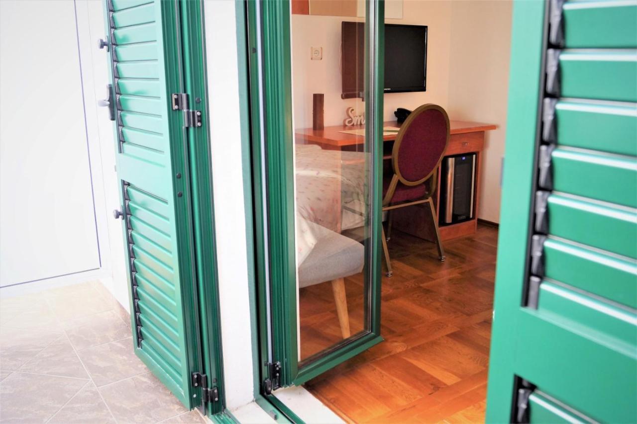 Kleine Hexe B&B Pension Pirovac Zewnętrze zdjęcie