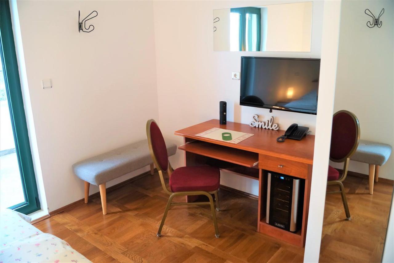 Kleine Hexe B&B Pension Pirovac Zewnętrze zdjęcie