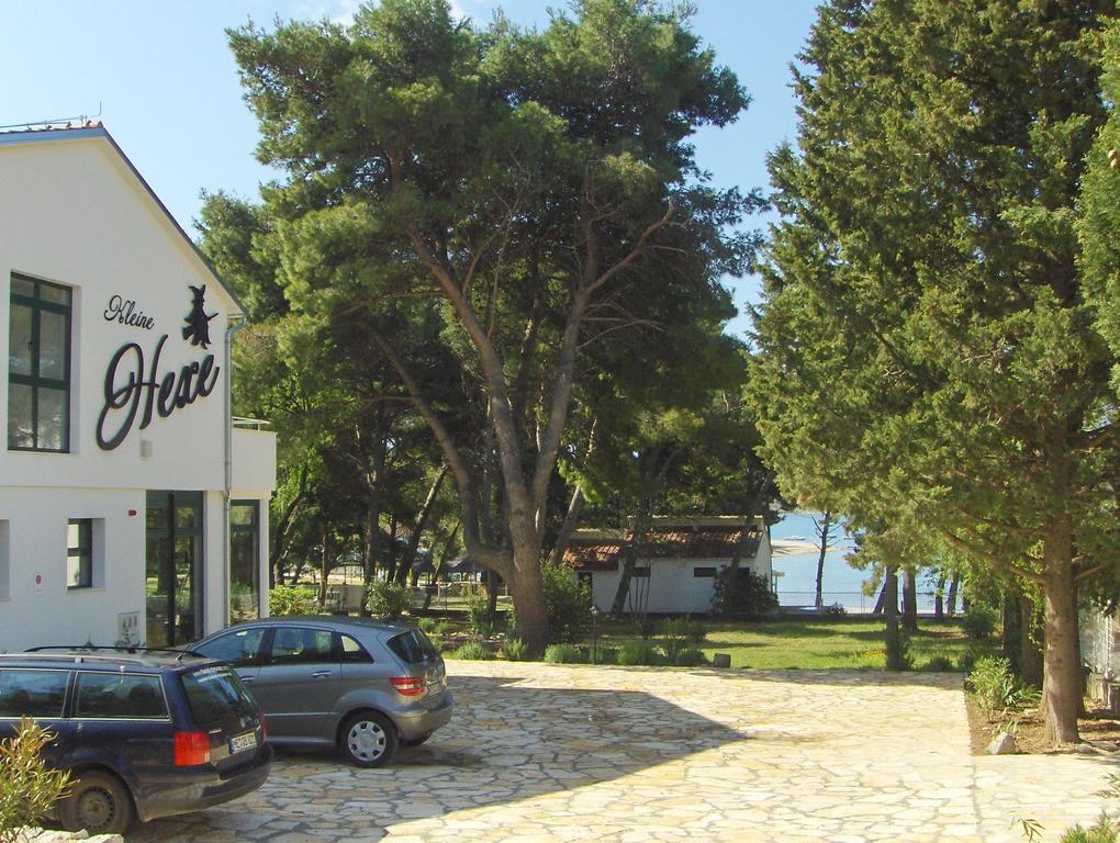 Kleine Hexe B&B Pension Pirovac Zewnętrze zdjęcie