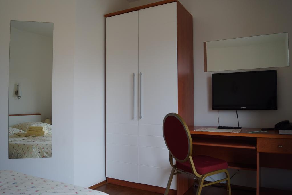 Kleine Hexe B&B Pension Pirovac Zewnętrze zdjęcie