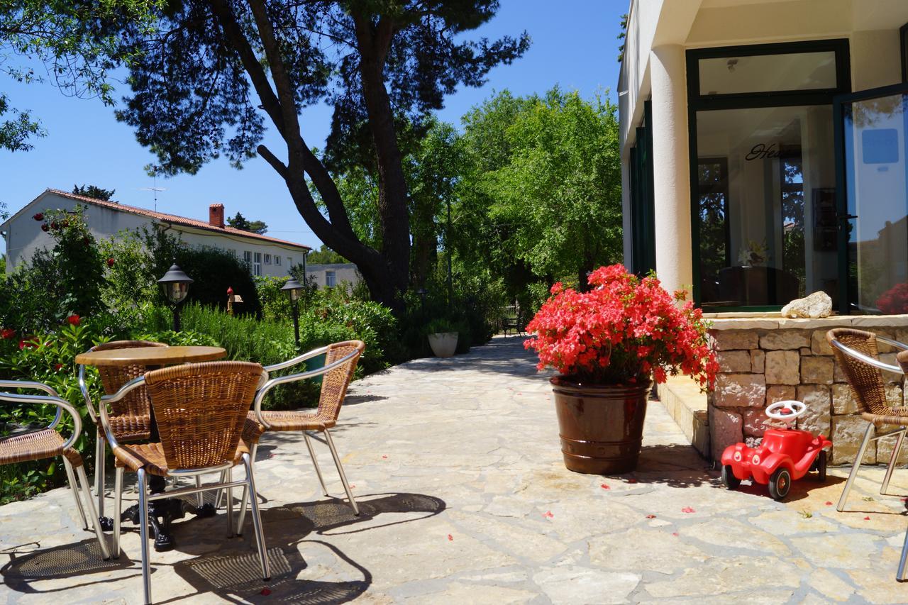 Kleine Hexe B&B Pension Pirovac Zewnętrze zdjęcie