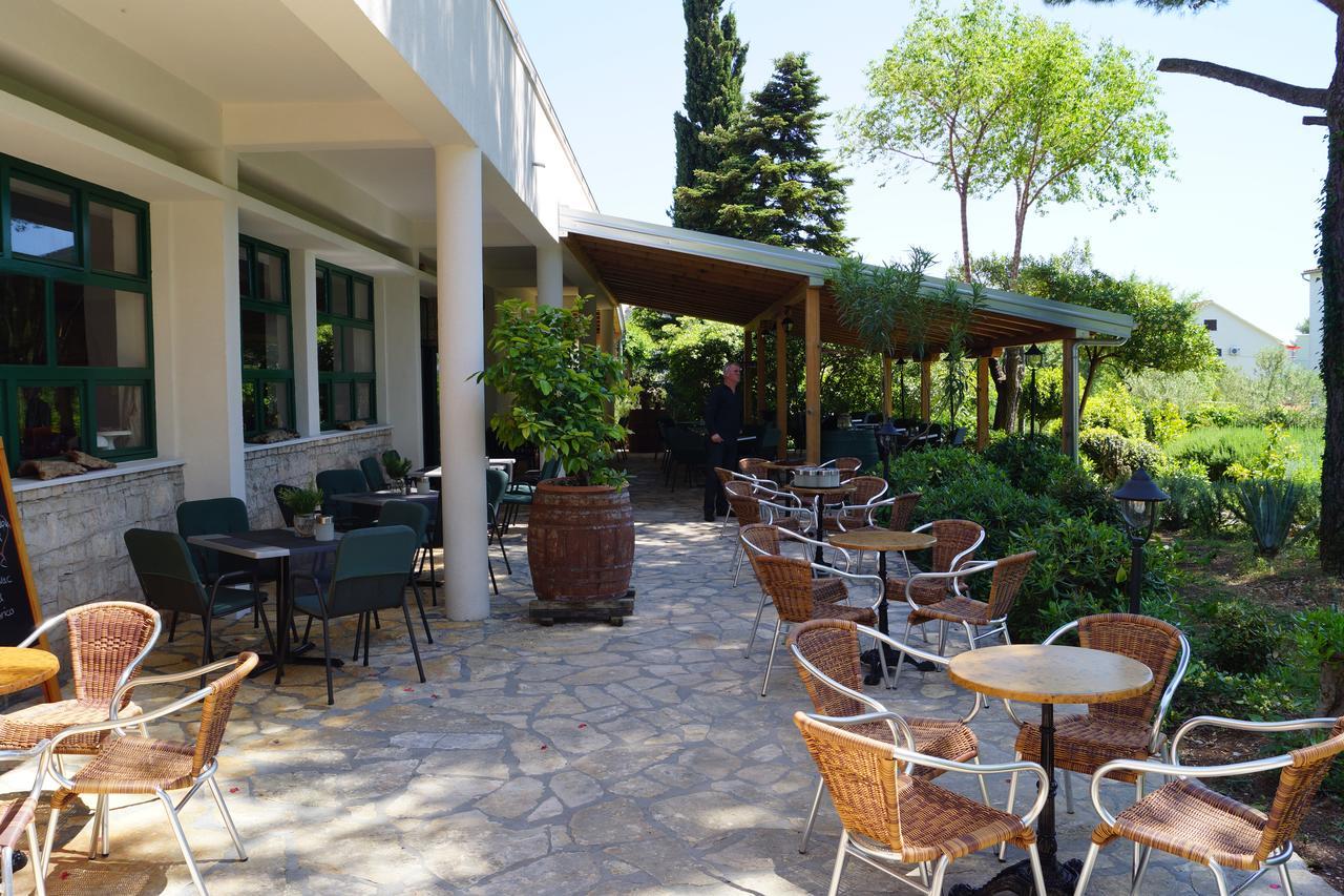 Kleine Hexe B&B Pension Pirovac Zewnętrze zdjęcie
