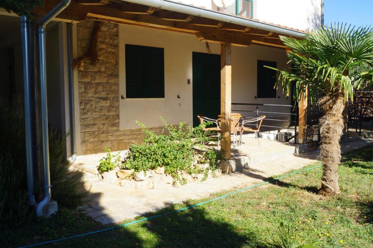 Kleine Hexe B&B Pension Pirovac Zewnętrze zdjęcie