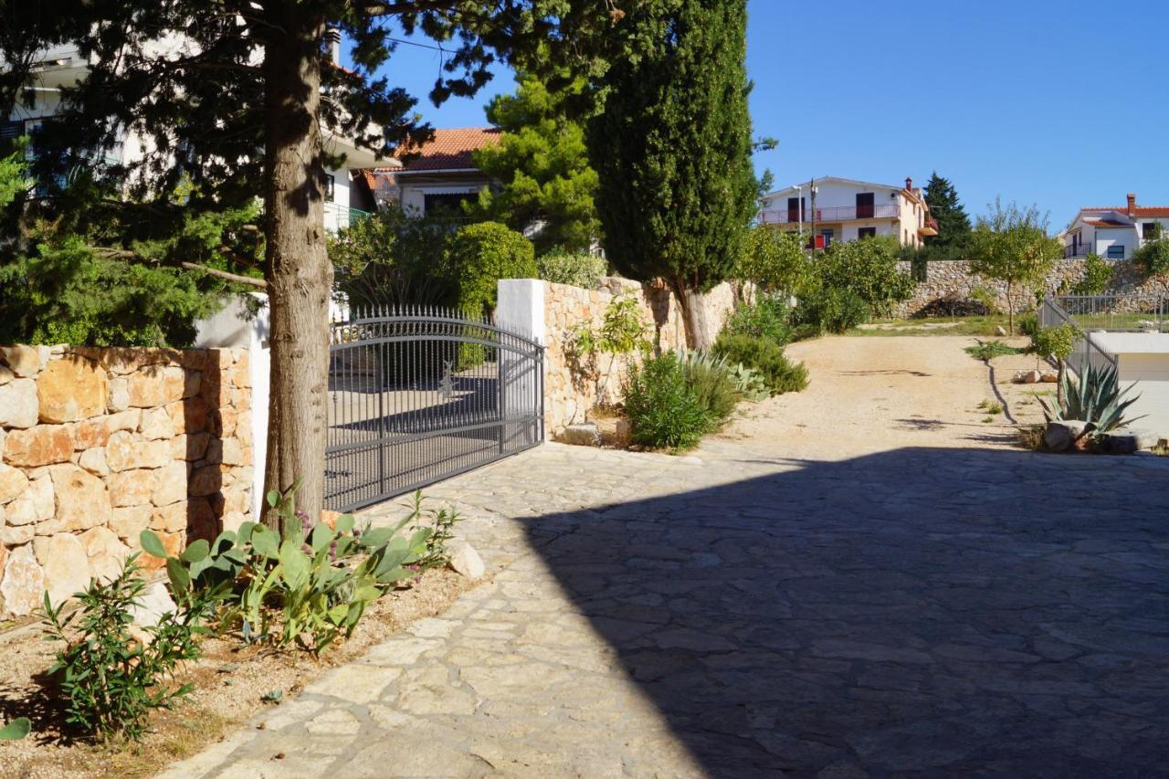 Kleine Hexe B&B Pension Pirovac Zewnętrze zdjęcie