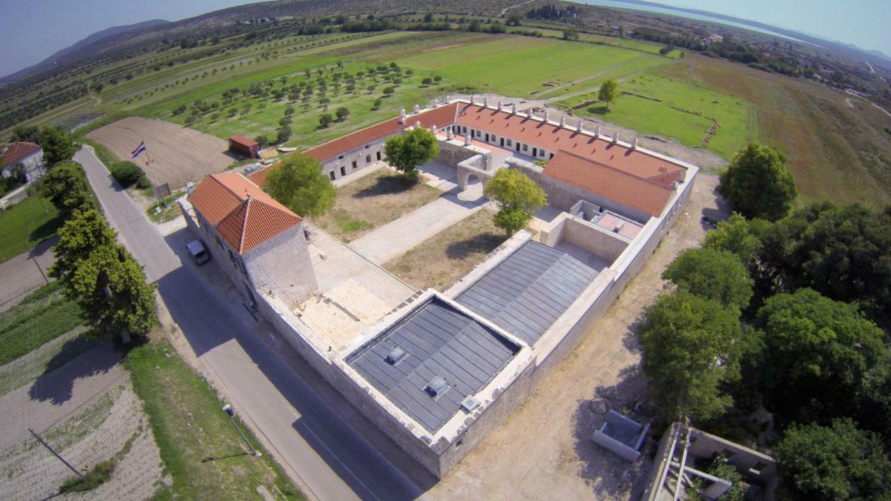 Kleine Hexe B&B Pension Pirovac Zewnętrze zdjęcie
