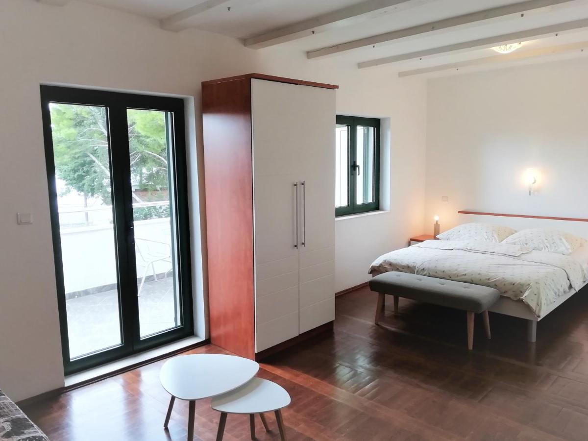 Kleine Hexe B&B Pension Pirovac Zewnętrze zdjęcie